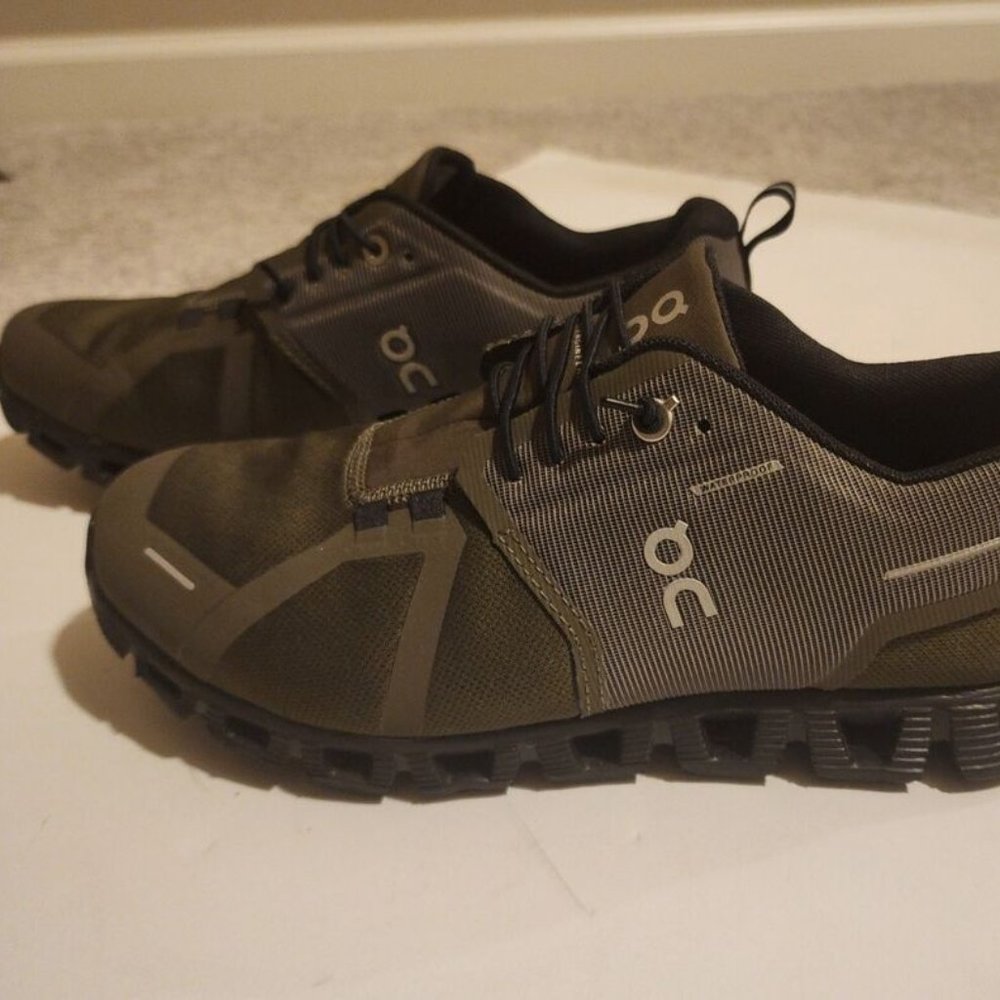 On Cloud. Cloud 5 Waterproof Women's Size 8.5